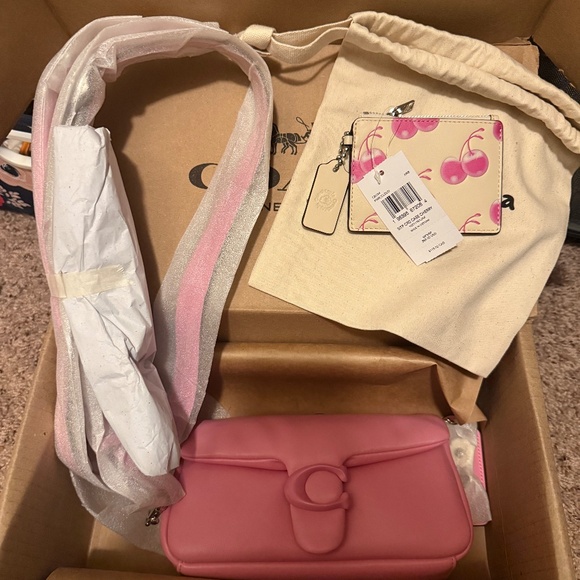 Summer I turned pretty coach - Picture 1 of 1